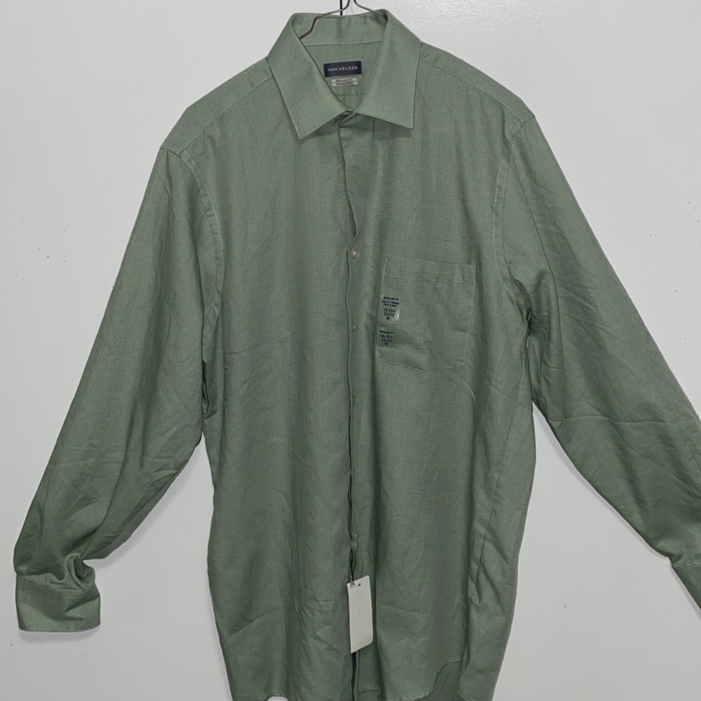 VAN HEUSEN BUTTON DOWN DRESS SHIRT